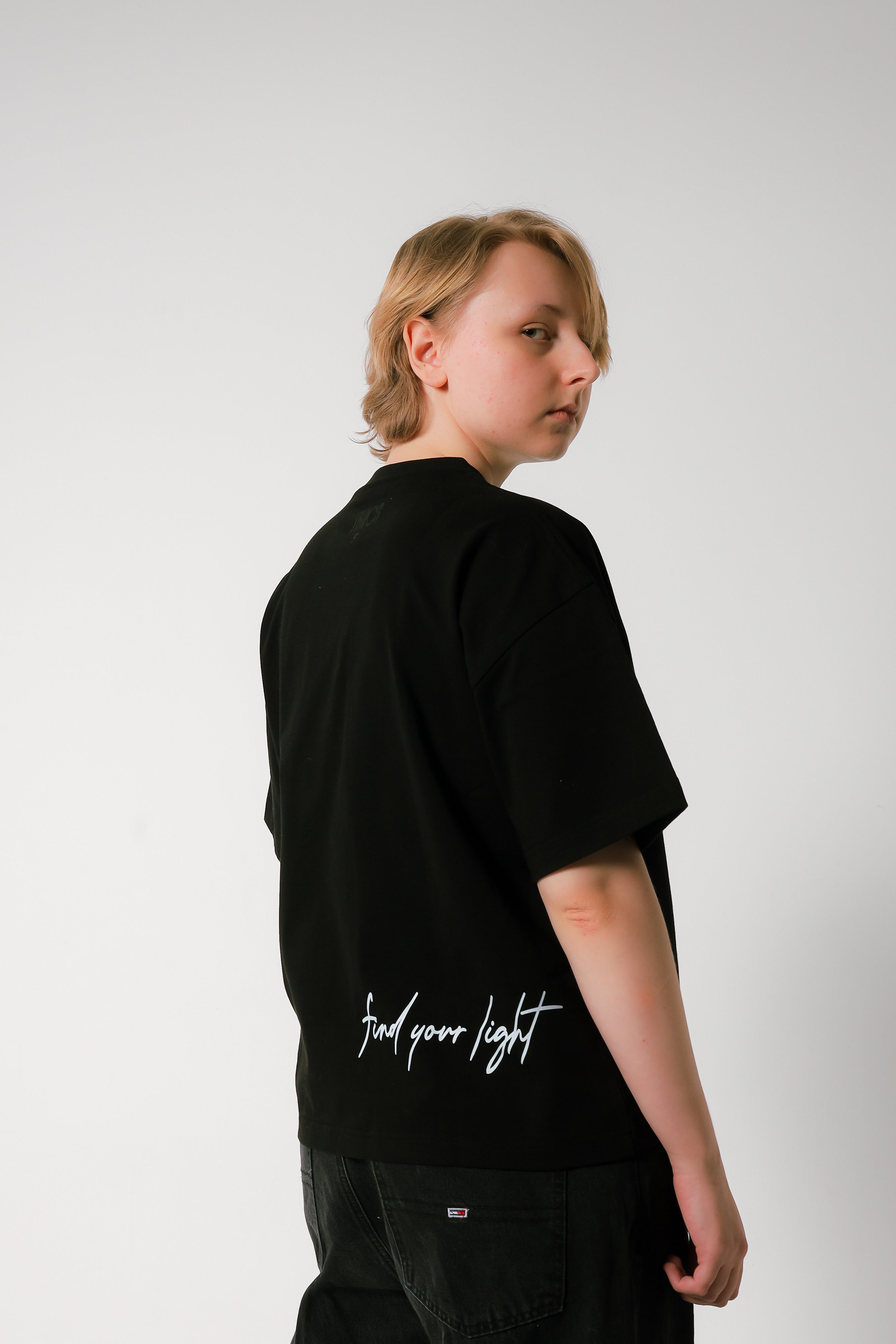 LUMOS BLACK TEE